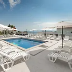 Kamelija Apartman *